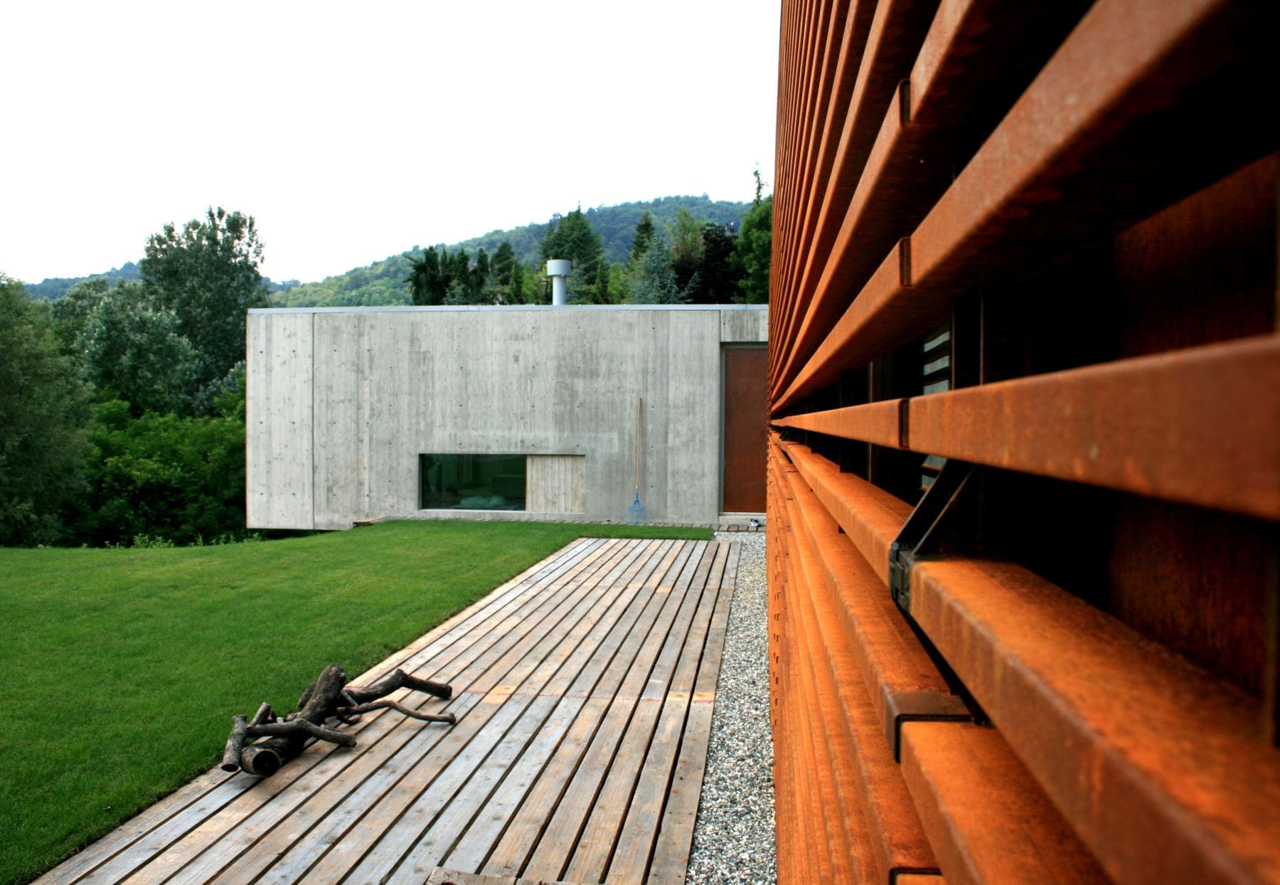 Casa Y courtyard facade